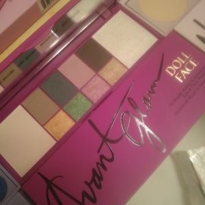 DOLL FACE PALLET AVANT GLAM